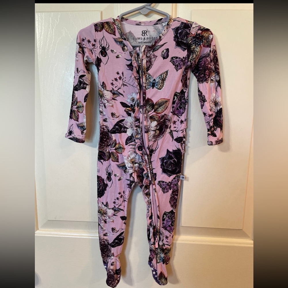 Bums & Roses Purple
Floral Ruffle Zip Romper/Sleeper-
9-12M